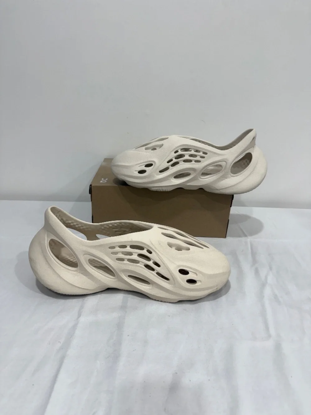 Used W/O Box! Men's Adidas Foam RNNR Beige Cream Summer Slip On Sandals Size 13